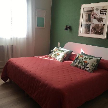 Saint-Rémy-de-Provence Hotel Le Chalet Fleuri מראה חיצוני תמונה