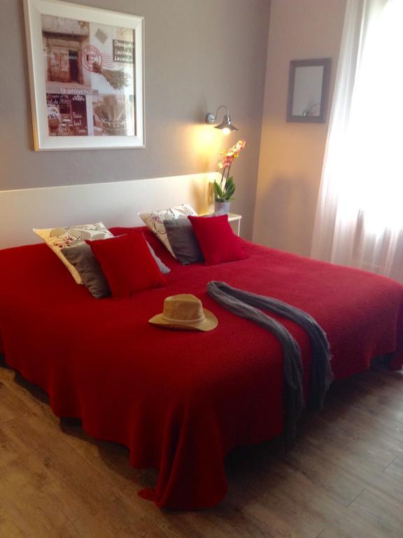 Saint-Rémy-de-Provence Hotel Le Chalet Fleuri מראה חיצוני תמונה