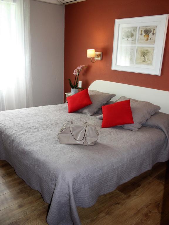Saint-Rémy-de-Provence Hotel Le Chalet Fleuri מראה חיצוני תמונה