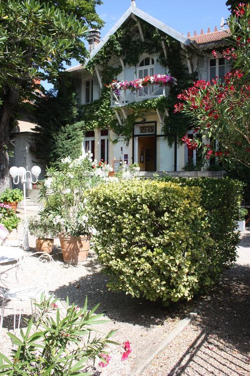 Saint-Rémy-de-Provence Hotel Le Chalet Fleuri מראה חיצוני תמונה