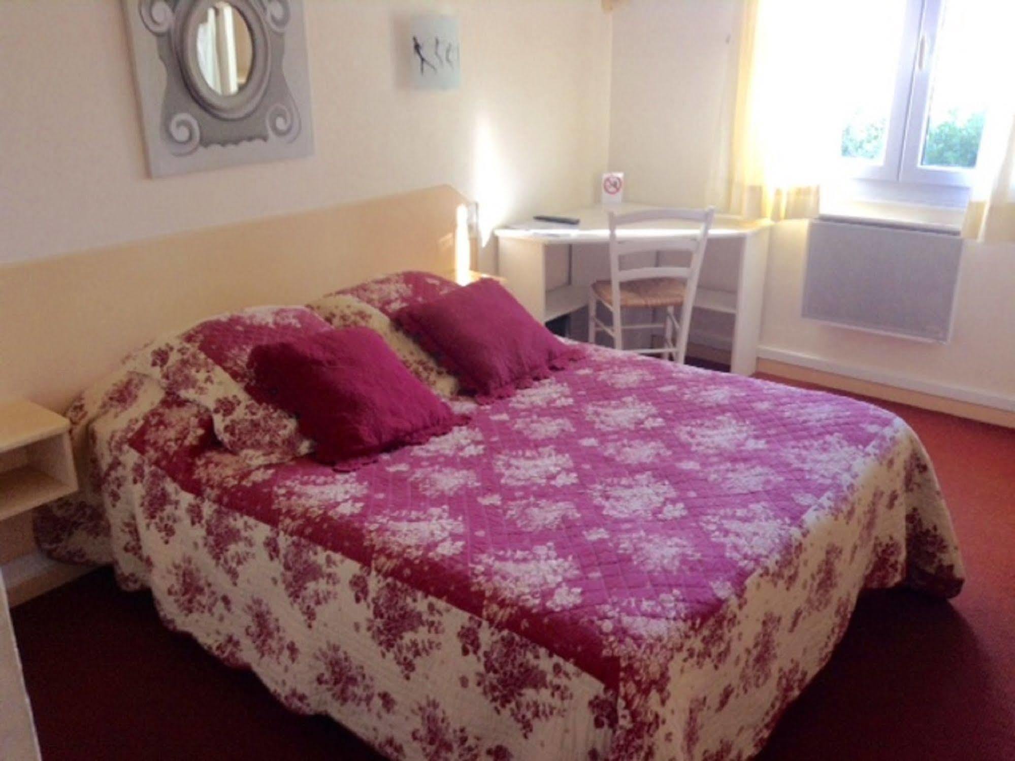 Saint-Rémy-de-Provence Hotel Le Chalet Fleuri מראה חיצוני תמונה