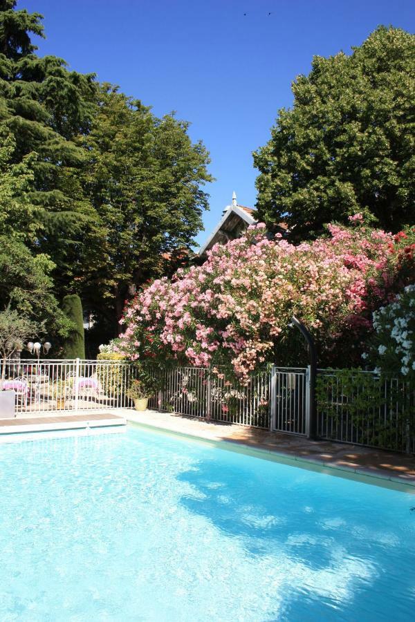 Saint-Rémy-de-Provence Hotel Le Chalet Fleuri מראה חיצוני תמונה